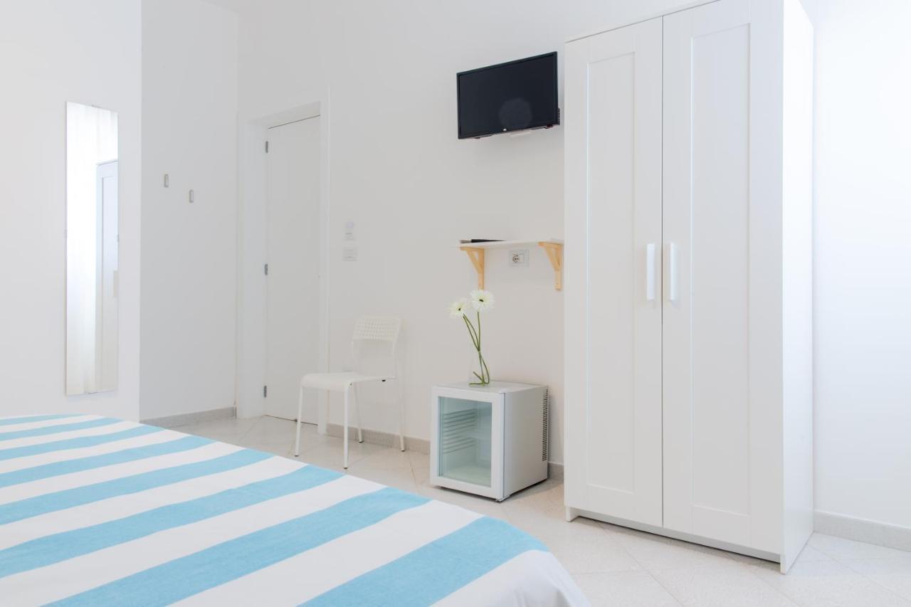Vidamarina - Camere Al Mare Torre Lapillo Bagian luar foto