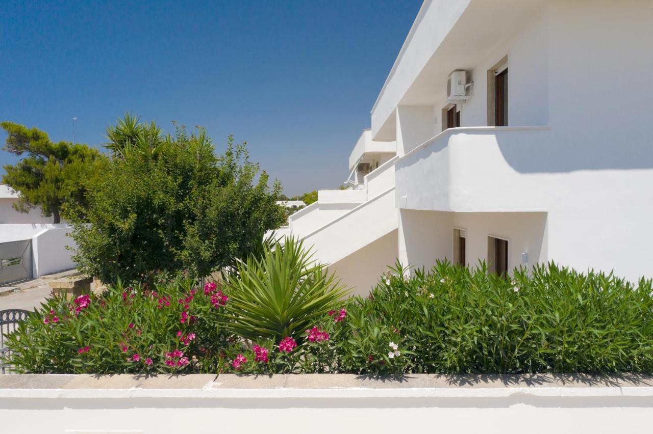 Vidamarina - Camere Al Mare Torre Lapillo Bagian luar foto
